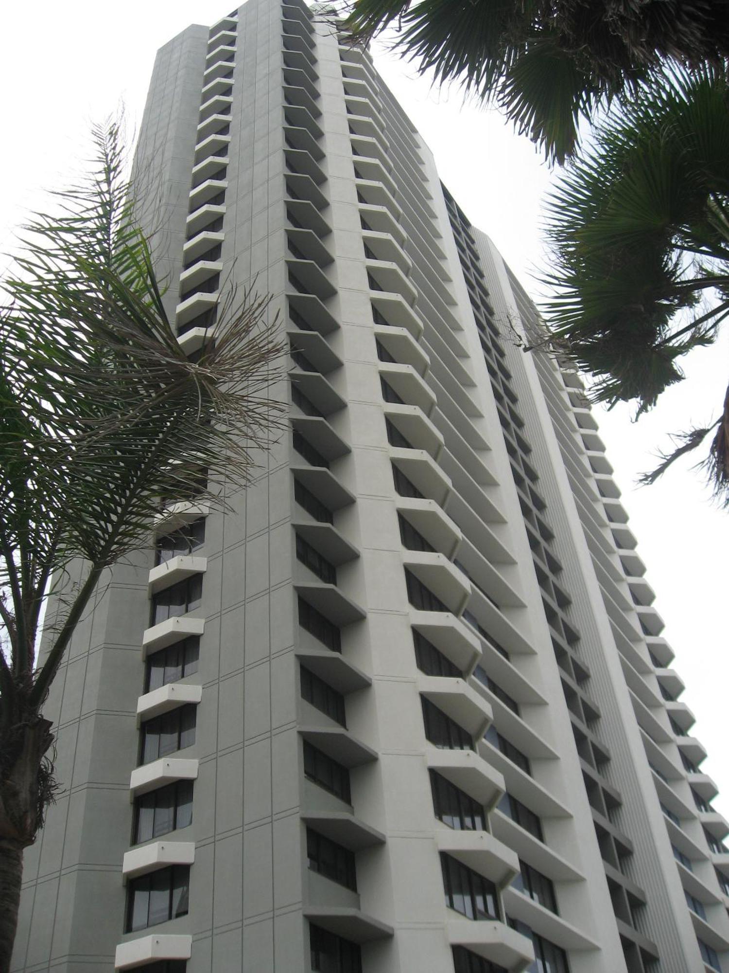 Aparthotel Surfers Century Oceanside 4*